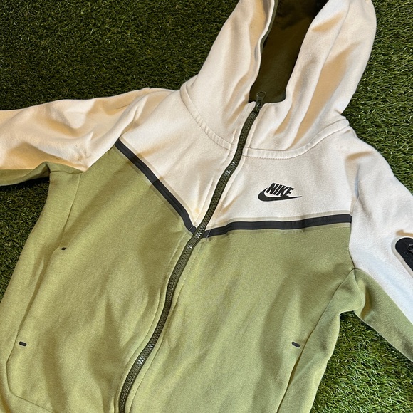 Nike Kids Olive and White Tech Hoodie Jacket Raincoat - Picture 2 of 7